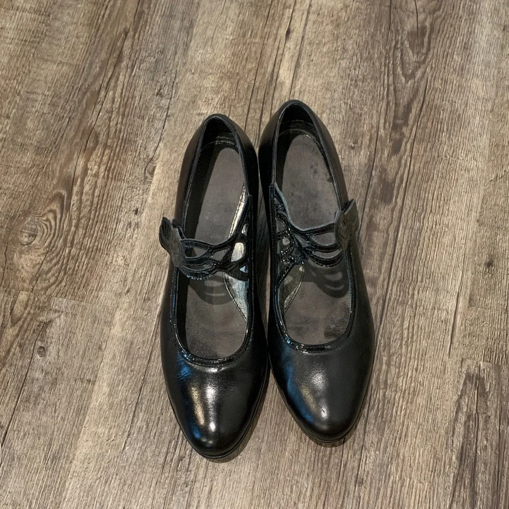 Naot Black Patent Leather Pumps- only worn once - Picture 3 of 3